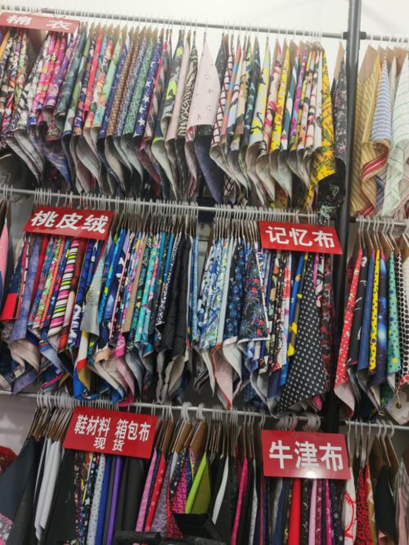 涤纶面料在户外运动服装中的应用与优势